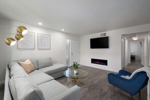 TV, fireplace