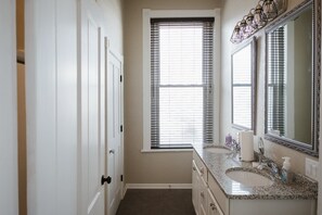 Dusche, Handtücher, Seife, Toilettenpapier