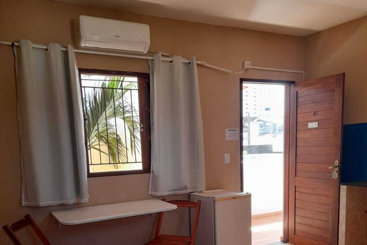 1 habitación, escritorio y espacio para trabajar con laptop 