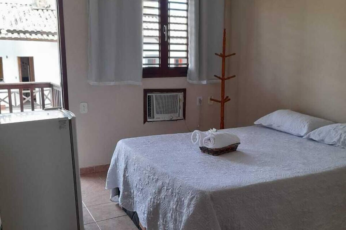 1 habitación, escritorio y espacio para trabajar con laptop 
