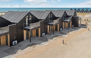 A row of beach huts with sloped roofs, wooden facades, and glass balconies. - 3 bedroom stunning apartment in Slagelse (Slagelse)