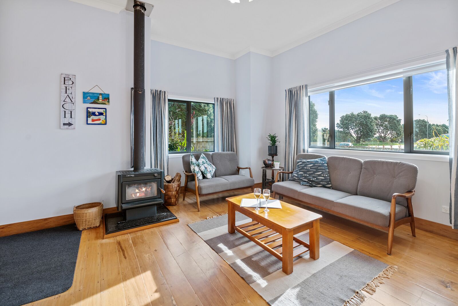 Télévision, cheminée