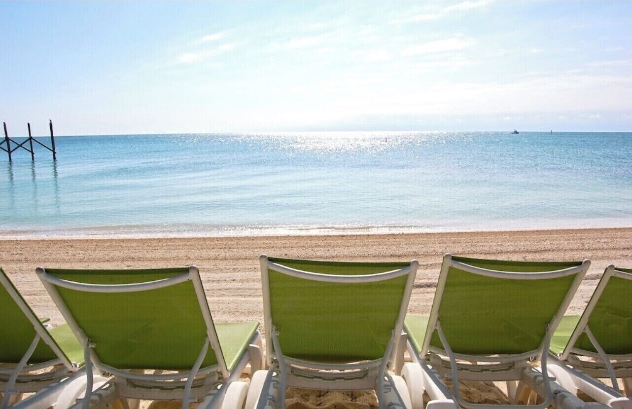 Beach nearby, sun-loungers, beach towels