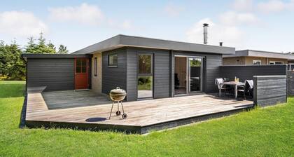 Gorgeous home in Blåvand with WiFi