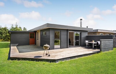 Gorgeous home in Blåvand with WiFi