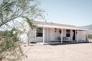 Exterior - Cozy, quiet getaway in the high desert, 10 miles to Roosevelt Lake (Tonto Basin)