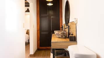 Deluxe Cabin | Bathroom | Shower, rainfall showerhead, hair dryer, bathrobes