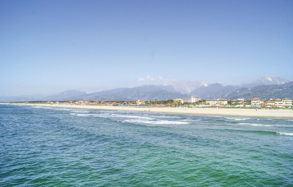 Una spiaggia nelle vicinanze, pesca