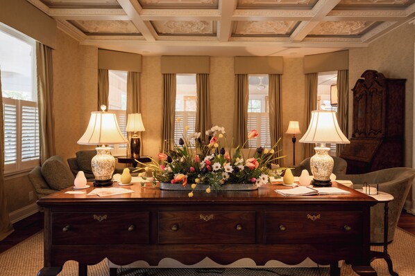 Lobby sitting area - The Edenton Collection-The Granville Queen Inn (Edenton)