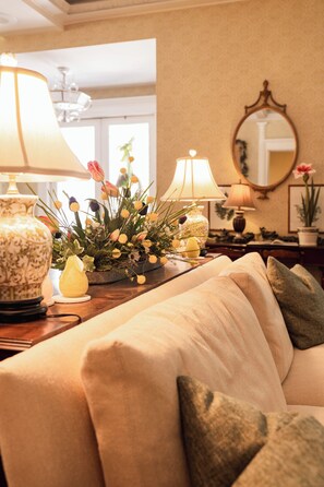 Lobby sitting area - The Edenton Collection-The Granville Queen Inn (Edenton)