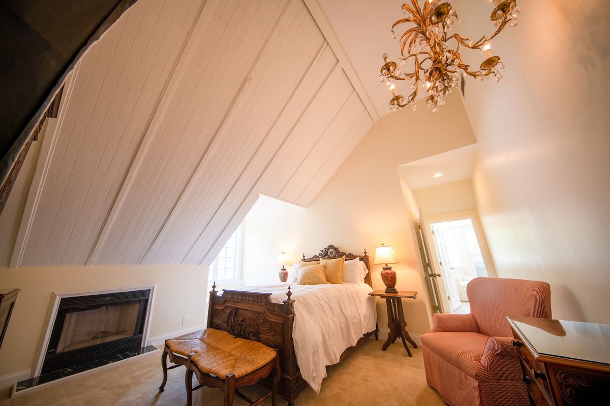 Comfort Room | Free WiFi
