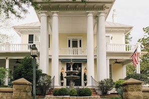 Front of property - The Edenton Collection-The Granville Queen Inn (Edenton)