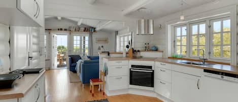 Fridge, dishwasher, coffee/tea maker