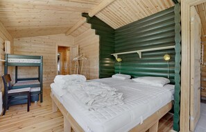 3 bedrooms, travel cot, free WiFi