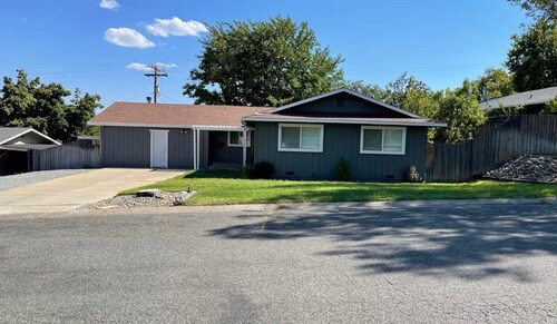 Newly Remodeled Comfortable & Quiet Neighborhood