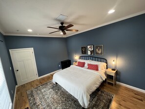 5 bedrooms, desk, iron/ironing board, free WiFi - Gunters Loft Arcade (Guntersville)