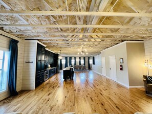 Interior - Gunters Loft Arcade (Guntersville)