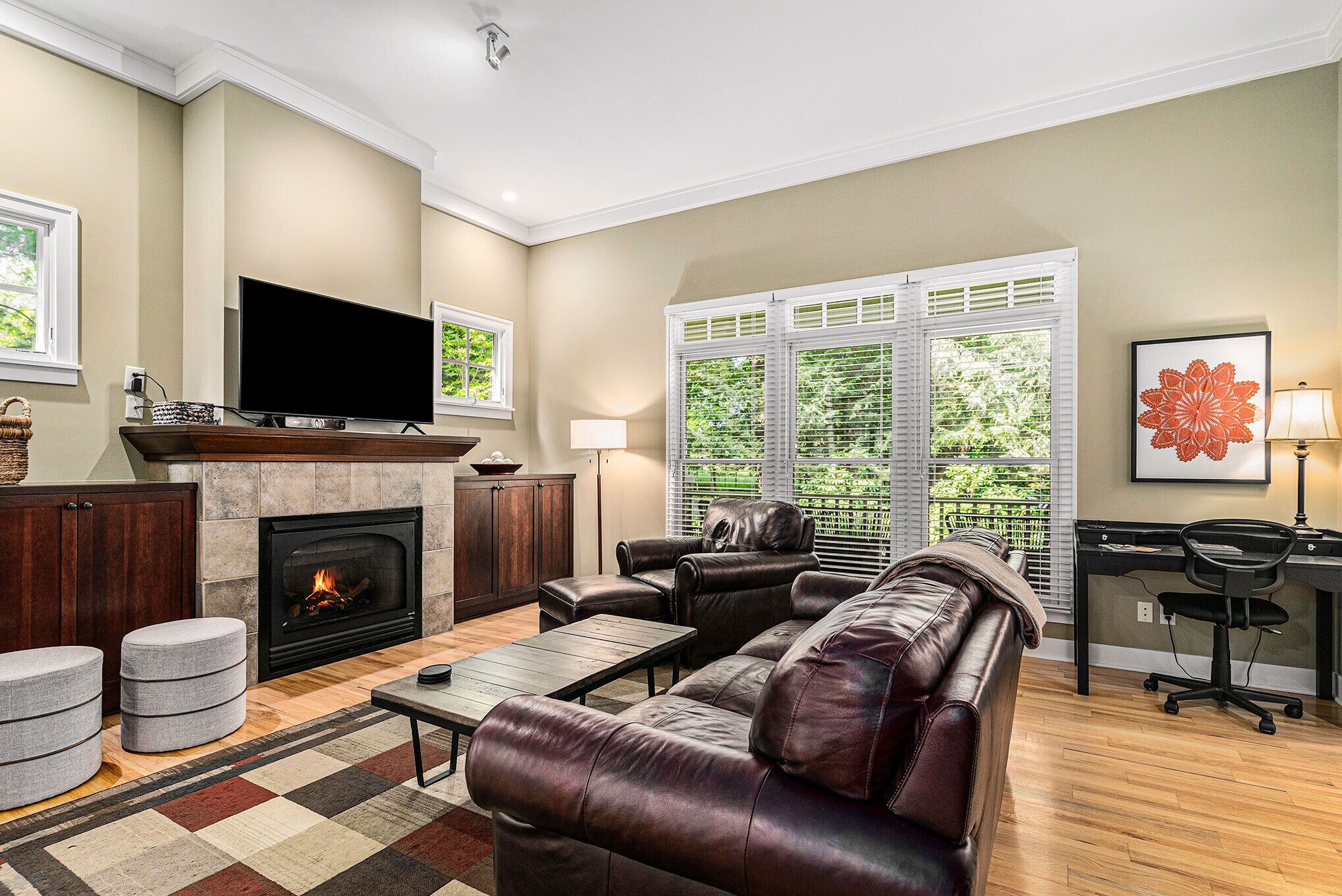 Hidden Gem-Fantastic home! Walk, bike, run to Lake MI Beach, Sunroom, Fire pit
