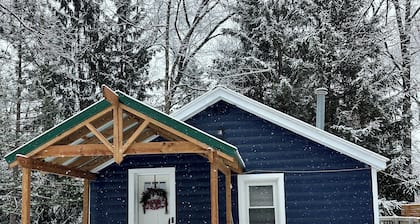 Cozy Cabin near Tippy Dam -Pet Friendly by Janix Escapes