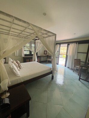 1 bedroom, WiFi - Mediterranean Apartment, 1 Bedroom Suite steps from Nelson's Dockyard! (English Harbour)