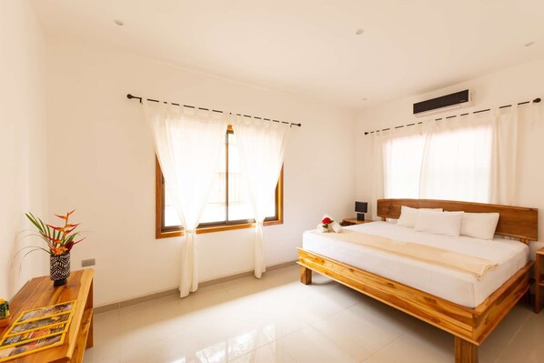 3 habitaciones, escritorio, tabla de planchar con plancha y wifi 