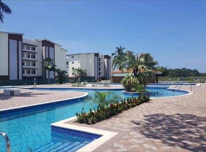 Beautiful bright 2 bedroom 2 bathroom villa, steps to private beach.