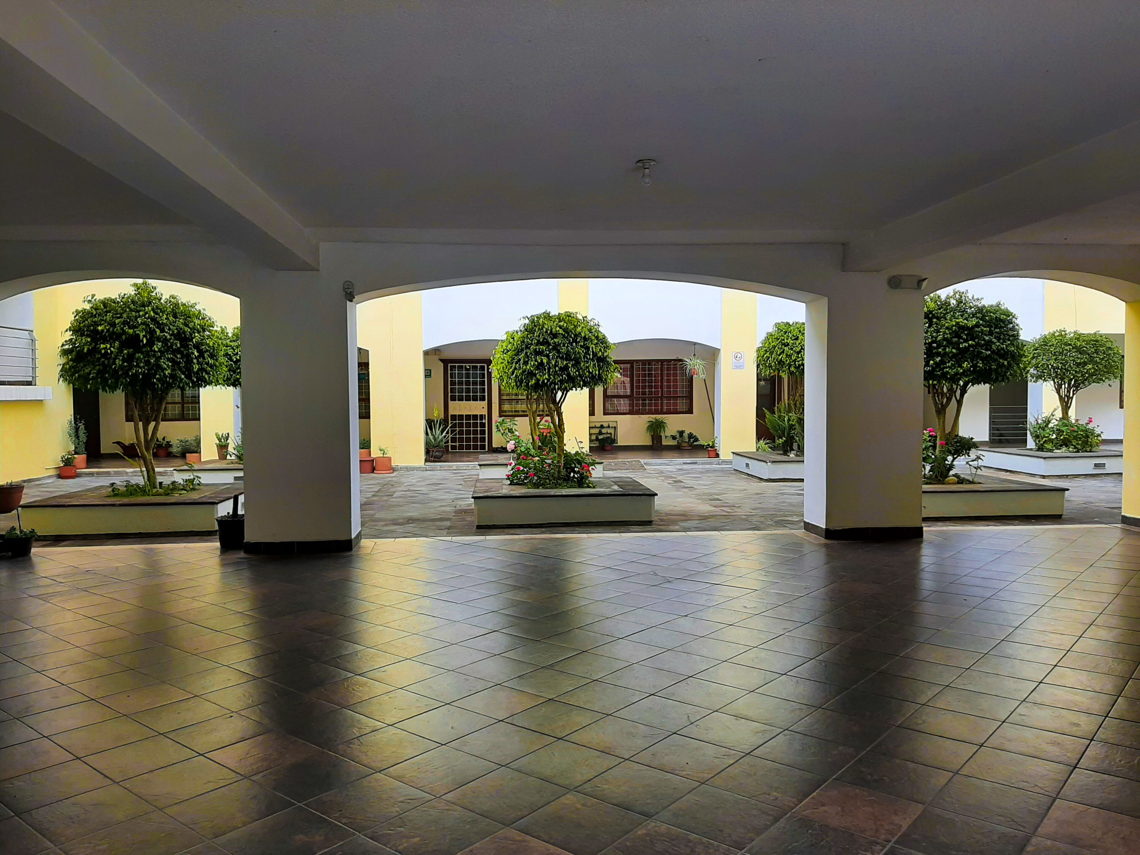 المنطقة المحيطة بالمنشأة