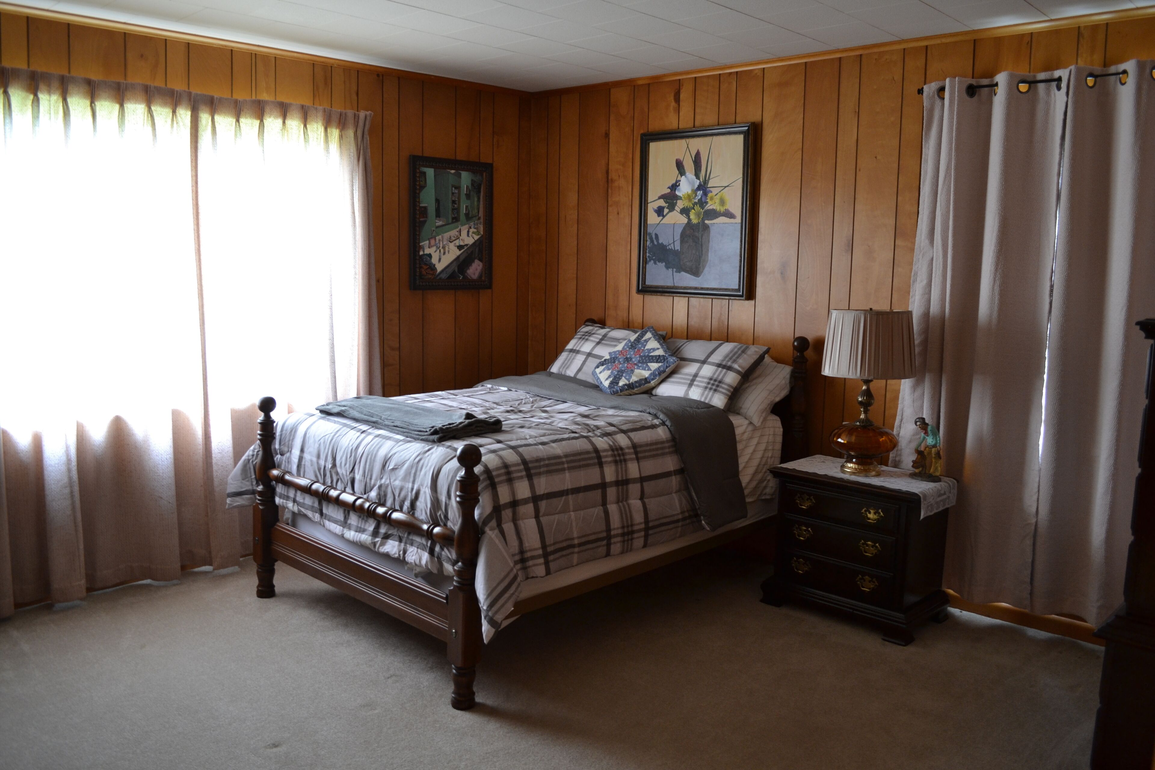 3 slaapkamers, een strijkplank/strijkijzer, gratis wifi, beddengoed