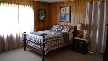 3 slaapkamers, een strijkplank/strijkijzer, gratis wifi, beddengoed