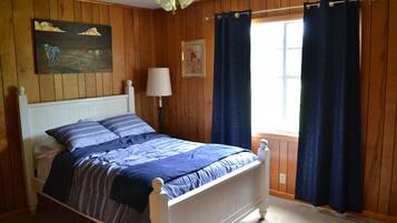 3 slaapkamers, een strijkplank/strijkijzer, gratis wifi, beddengoed