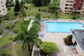 حمّام سباحة خارجي