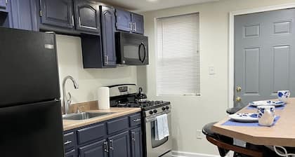 Cozy and Clean home Conveniently located in South Phila.