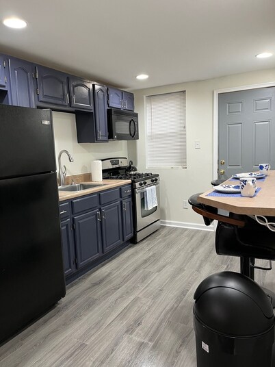 Cozy and Clean home Conveniently located in South Phila.