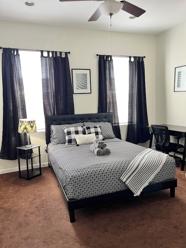 2 habitaciones, escritorio, tabla de planchar con plancha y wifi gratis