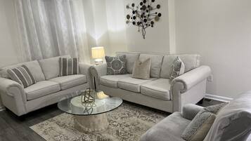 Smart TV, books, stereo