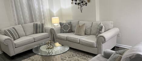 Smart TV, books, stereo