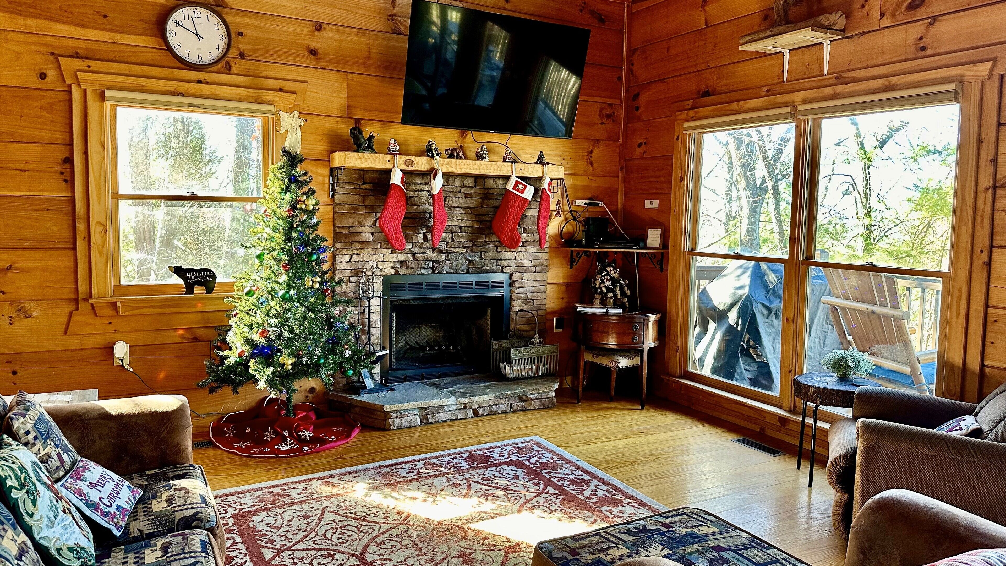Spacious Retreat~ Hot Tub~ Stunning Views~ Game Room - Mineral Bluff, GA