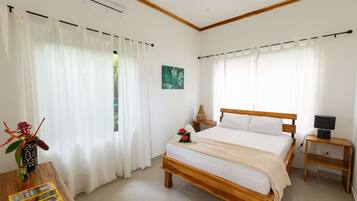 2 bedrooms, desk, iron/ironing board, WiFi