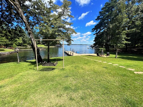 Auburn - Great view and screened in porch - Lake Martin family gatherings