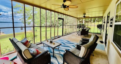Auburn - Great view and screened in porch - Lake Martin family gatherings