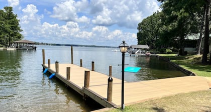 Auburn - Great view and screened in porch - Lake Martin family gatherings