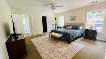 4 bedrooms, free WiFi, bed sheets