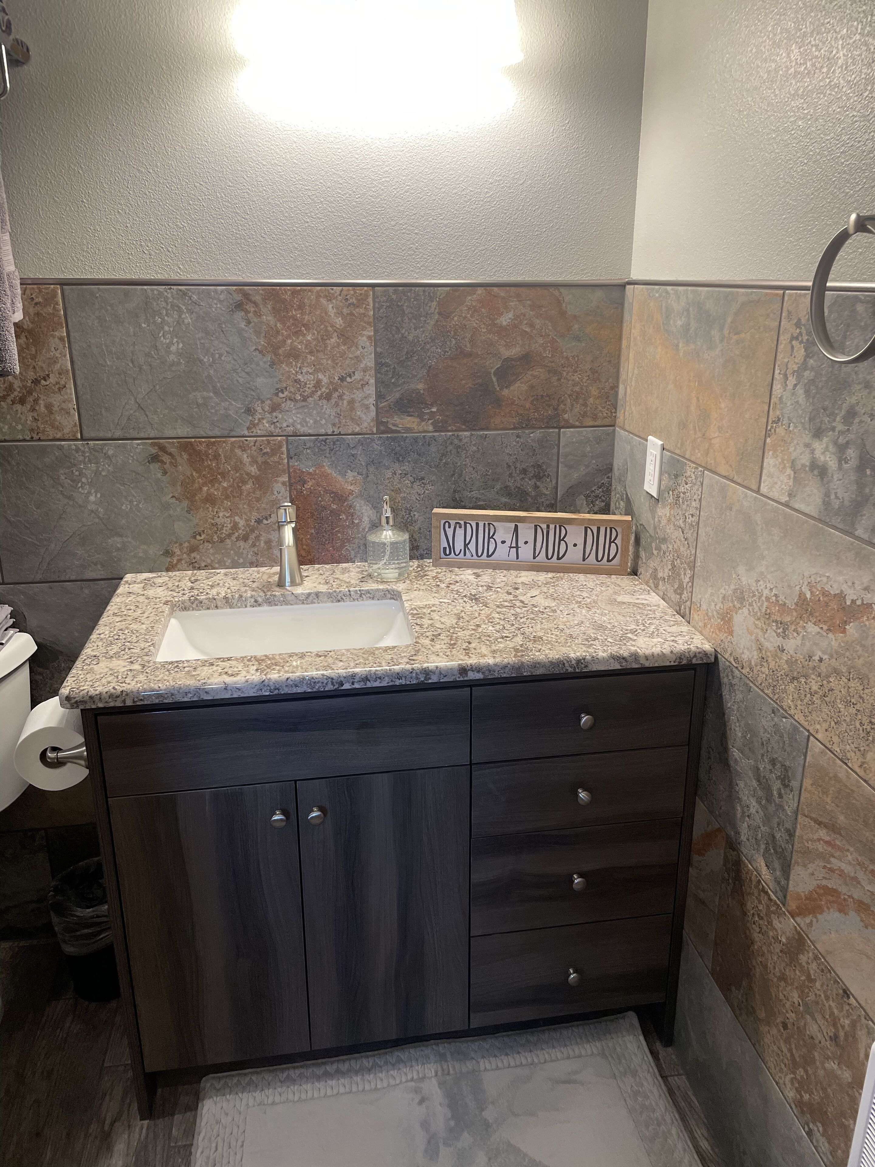 シャワー、ヘアドライヤー、タオル、石鹸