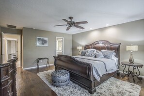 3 Schlafzimmer, Schreibtisch, Bügeleisen/Bügelbrett, Reisekinderbett