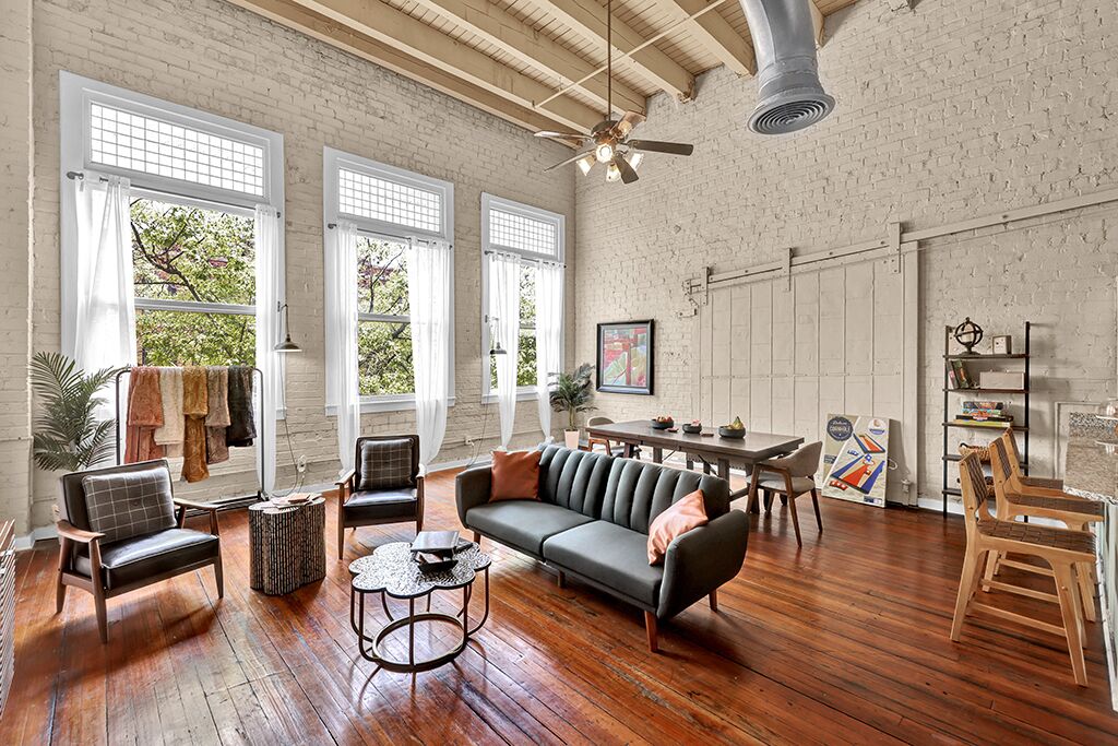 Downtown 2bdr Loft. Walk to nightlife. Airprt 5mi.