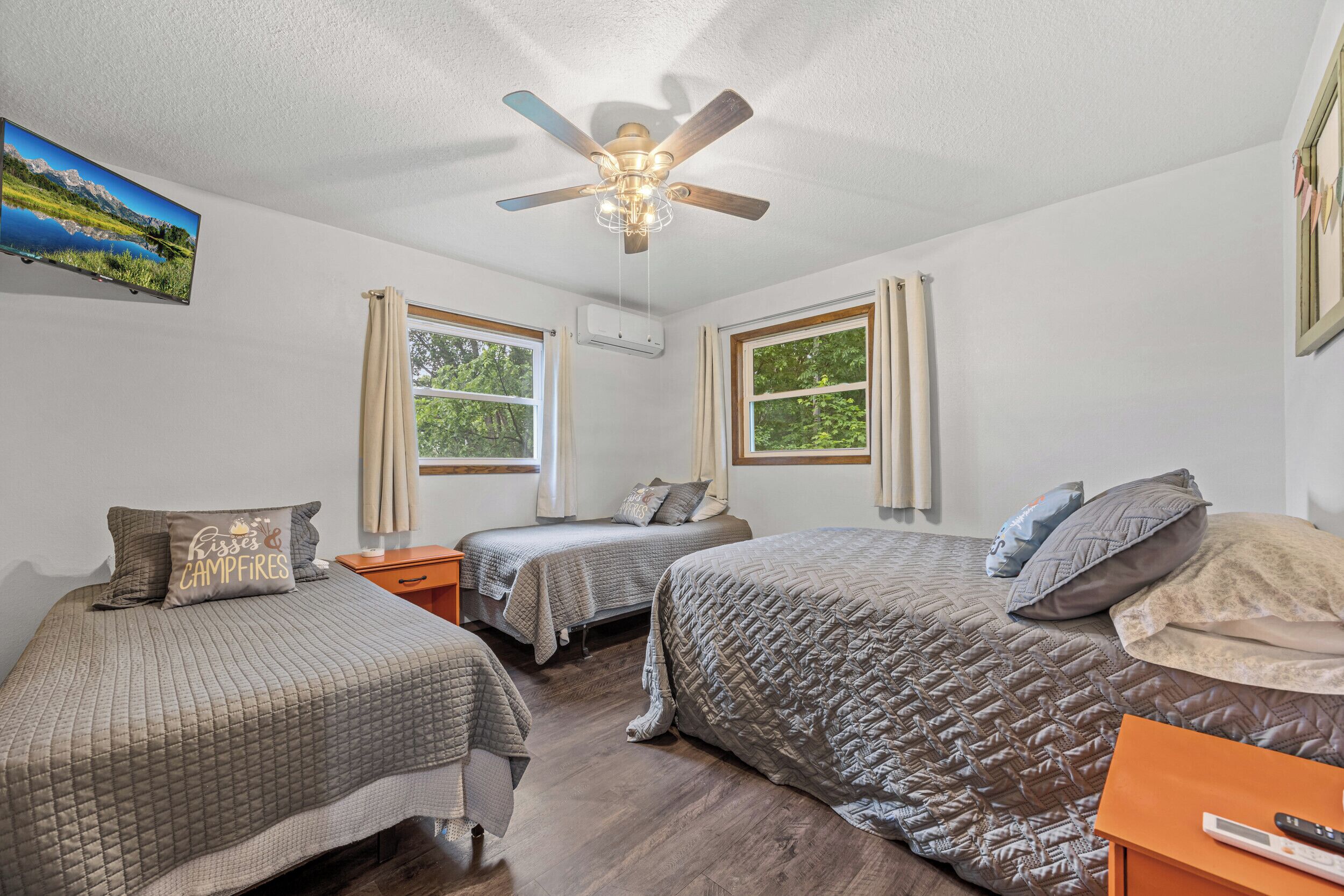 4 Schlafzimmer, Schreibtisch, Bügeleisen/Bügelbrett, Reisekinderbett