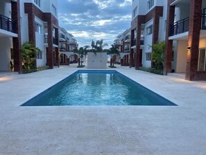 من حمّامات السباحة المغطاة، حمّام سباحة خارجي