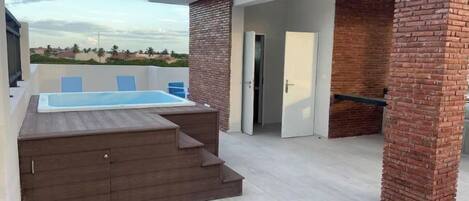 Bain à remous extérieur