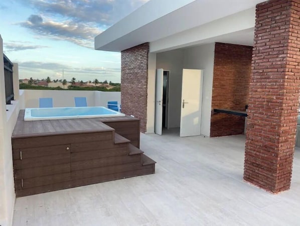 مغطس سبا خارجي