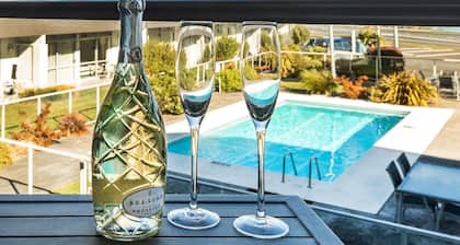 Modern two bedroom apartment, great location